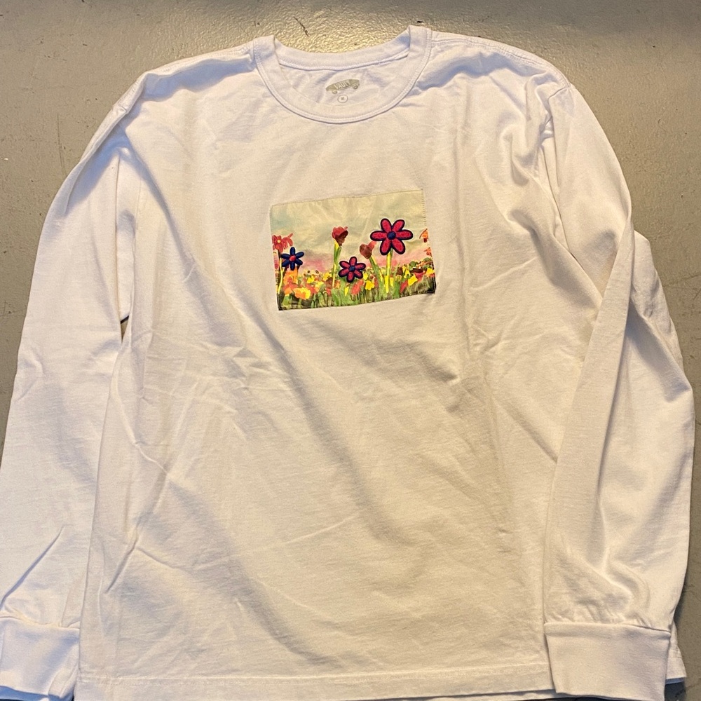 Vans White Long Sleeve Shirt with Floral Patch size M 100% cotton. Preowned
